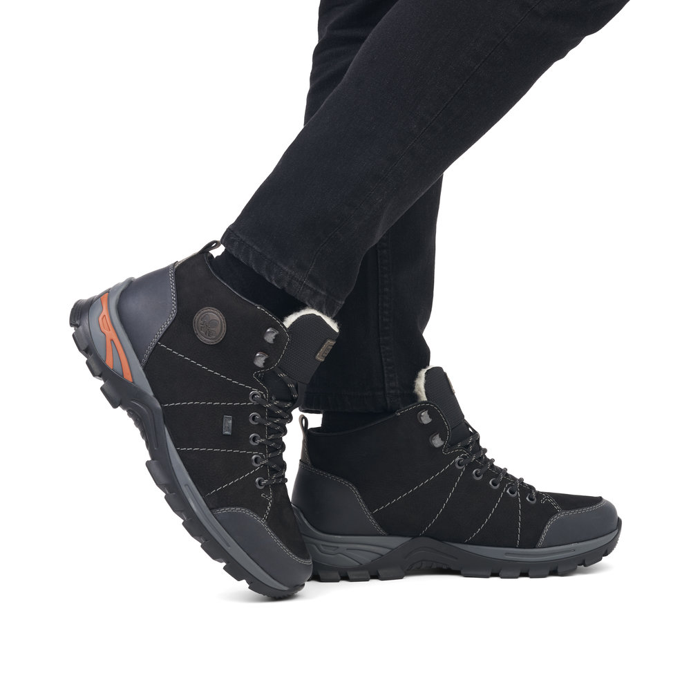 фото Черные утепленные ботинки из кожи и экокожи rieker