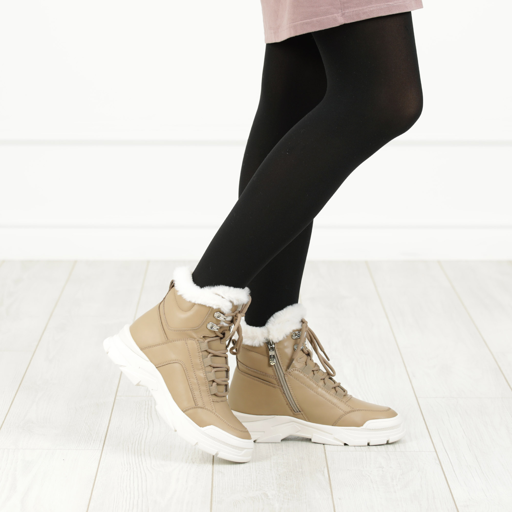 фото Темно-бежевые спортивные ботинки из кожи на подкладке из натуральной шерсти на белой утолщенной подошве respect