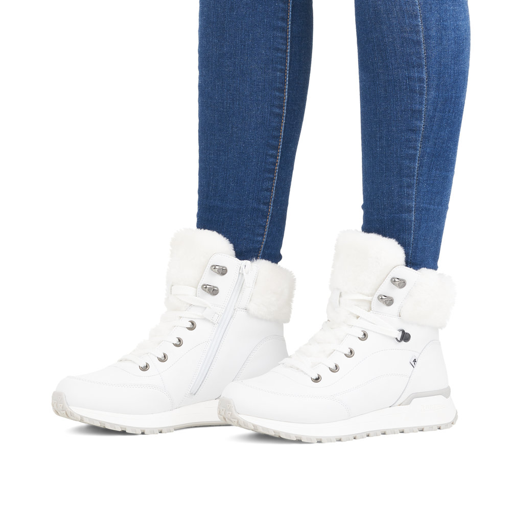 фото Белые утепленные ботинки из кожи и текстиля rieker evolution