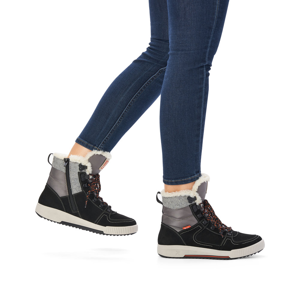 фото Черные утепленные ботинки хайкеры из комбинированных материалов rieker evolution