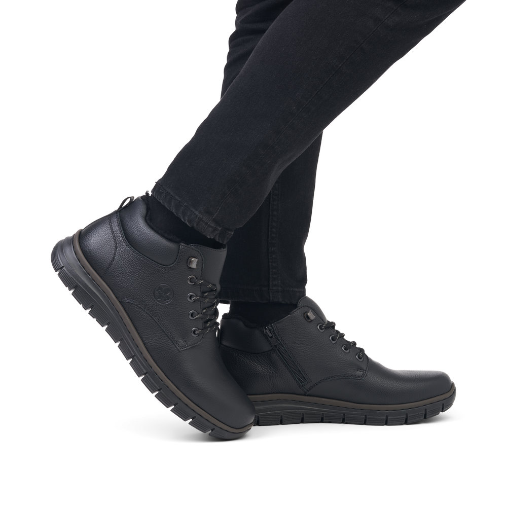 Черные утепленные ботинки из кожи и экокожи Rieker, цвет черный - фото 2