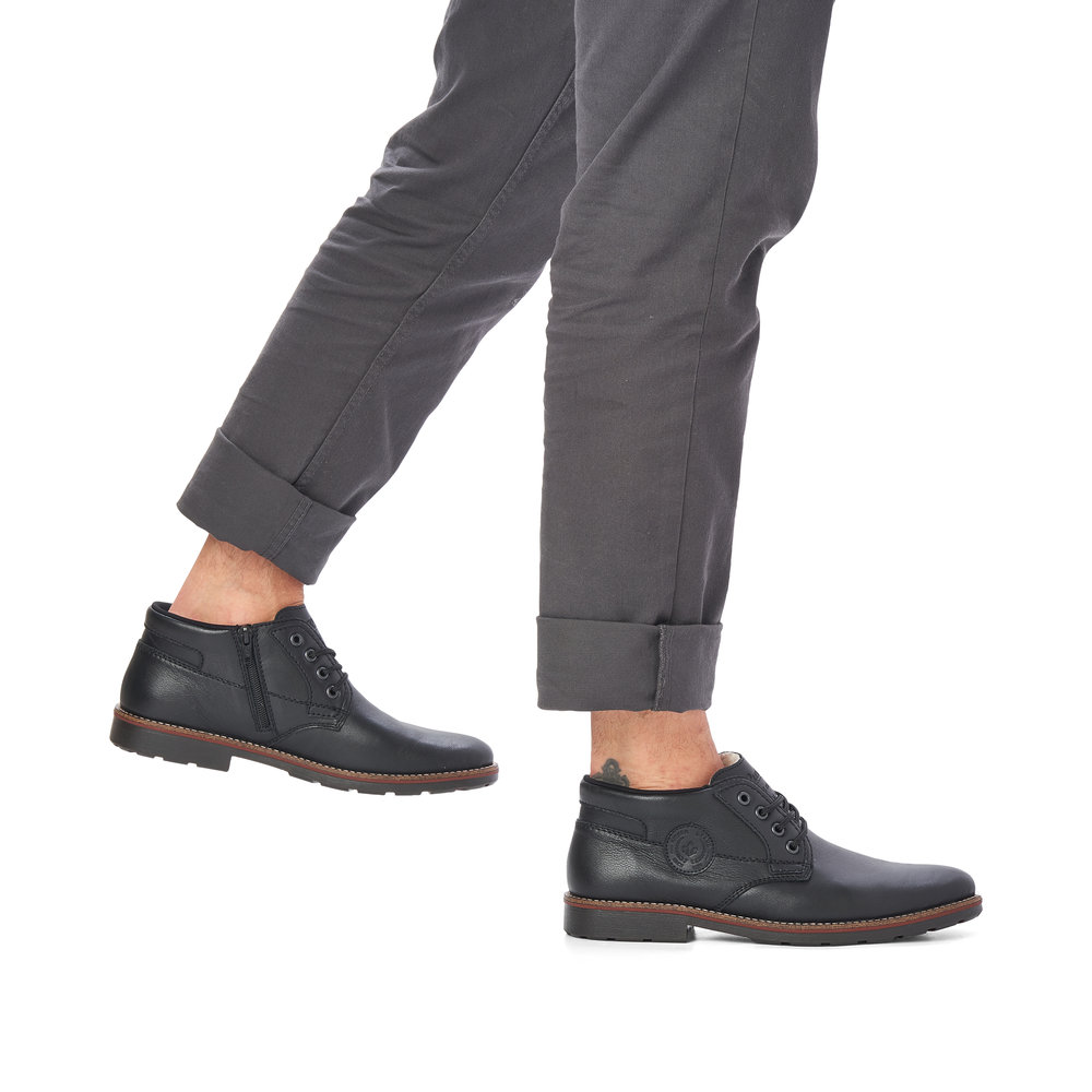 фото Черные ботинки из кожи на шерсти rieker