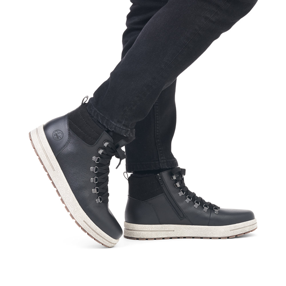 Черные утепленные ботинки из кожи и текстиля Rieker, цвет черный - фото 2