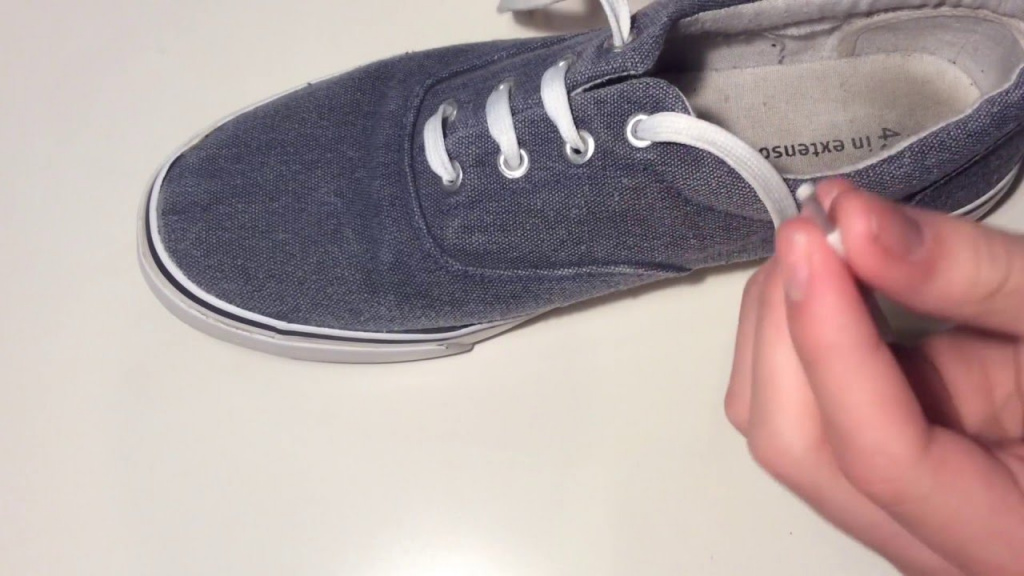 как красиво завязать шнурки на кроссовках 4 дырки