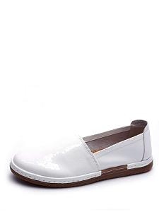 Белые слипоны из композиционной кожи