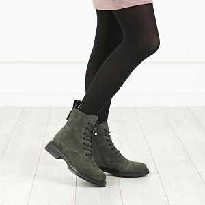 Ботинки цвета хаки из велюра на подкладке из натуральной шерсти на квадратном каблуке