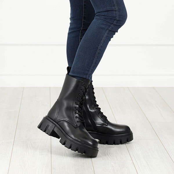 Черные высокие ботинки из кожи на подкладке из натуральной шерсти натракторной подошве VS11-156109 - купить в интернет-магазине ➦Respect