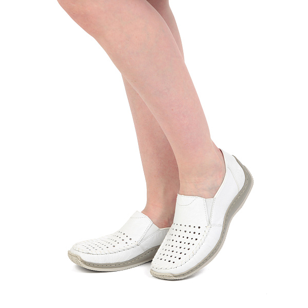 Белые туфли из кожи и экокожи