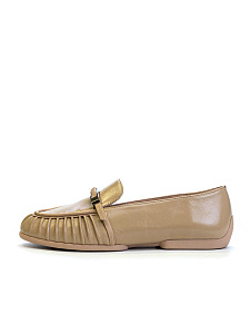 Бежевые лоферы из кожи