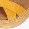 Желтые открытые туфли из велюра