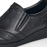 Черные туфли из кожи