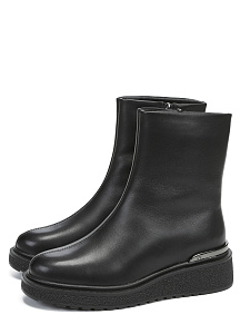 Черные зимние ботинки из кожи