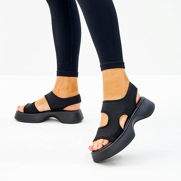 Черные сандалии из текстиля