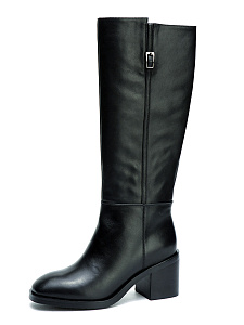 Черные зимние сапоги из гладкой кожи