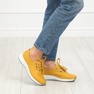 Желтые туфли закрытые на шнурках из кожи без подкладки