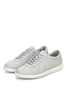 Серые кроссовки из композиционной кожи