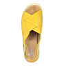Желтые сандалии из экокожи на утолщенной подошве