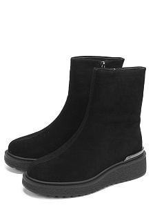 Черные ботинки из велюра