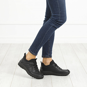 Черные кроссовки из кожи на шнурках