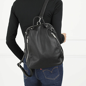 Черный рюкзак из экокожи с наружным боковым карманом на молнии