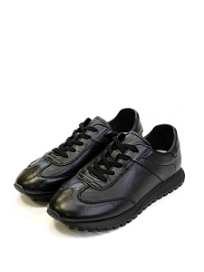 Черные кроссовки из кожи