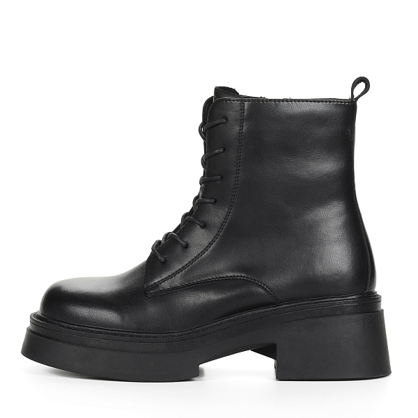Черные ботинки из кожи на подкладке из текстиля на утолщенной подошве с каблуком