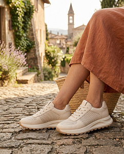 Кроссовки из композиционной кожи рисового цвета