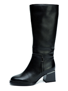 Черные зимние сапоги из гладкой кожи